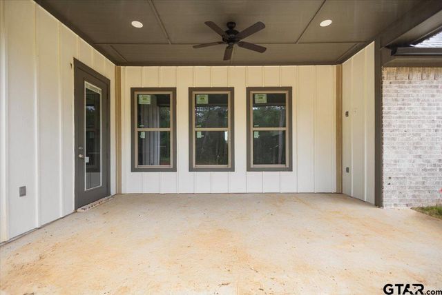 19461 Cedarpark Pl, Lindale, TX 75771