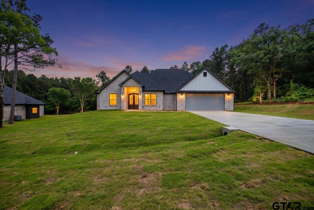 19461 Cedarpark Pl, Lindale, TX 75771