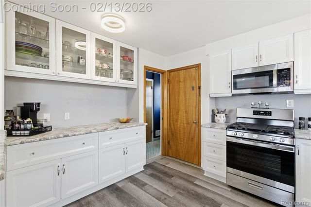 9290 Allen Road, Allen Park, MI 48101