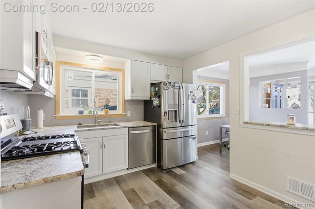 9290 Allen Road, Allen Park, MI 48101