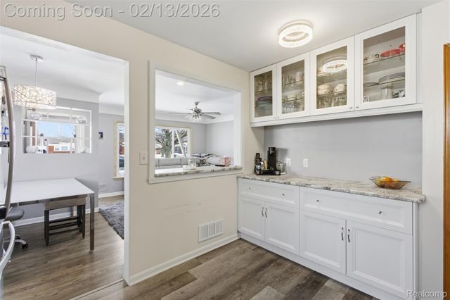 9290 Allen Road, Allen Park, MI 48101