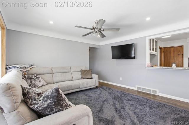 9290 Allen Road, Allen Park, MI 48101