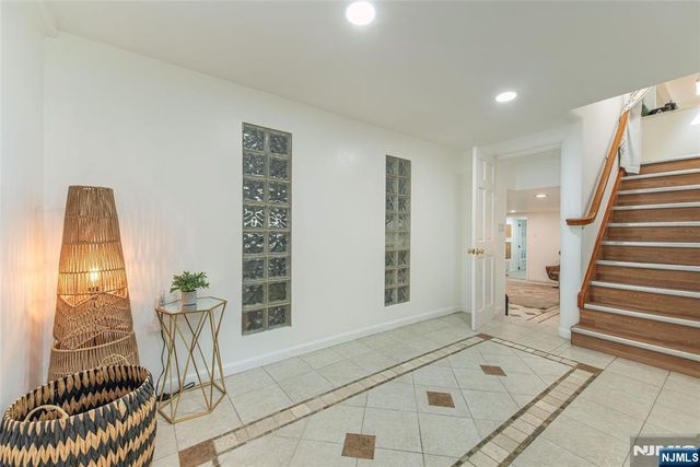 531 Mountain Avenue, Caldwell, NJ 07006