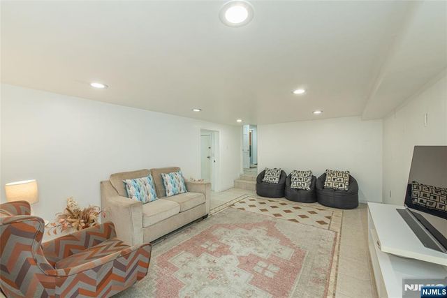 531 Mountain Avenue, Caldwell, NJ 07006