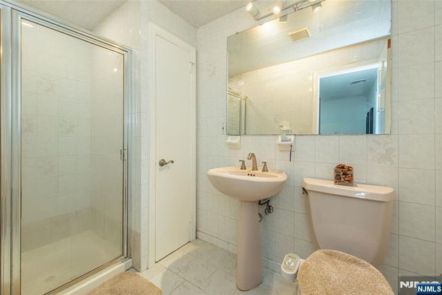 531 Mountain Avenue, Caldwell, NJ 07006