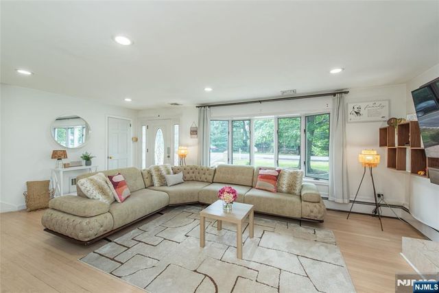 531 Mountain Avenue, Caldwell, NJ 07006