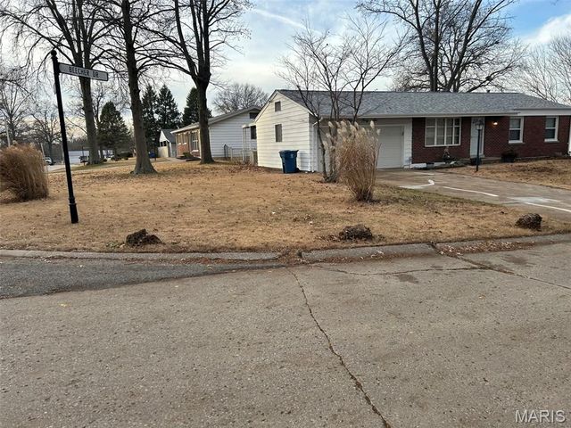 1546 Beecher Drive, St Louis, MO 63136