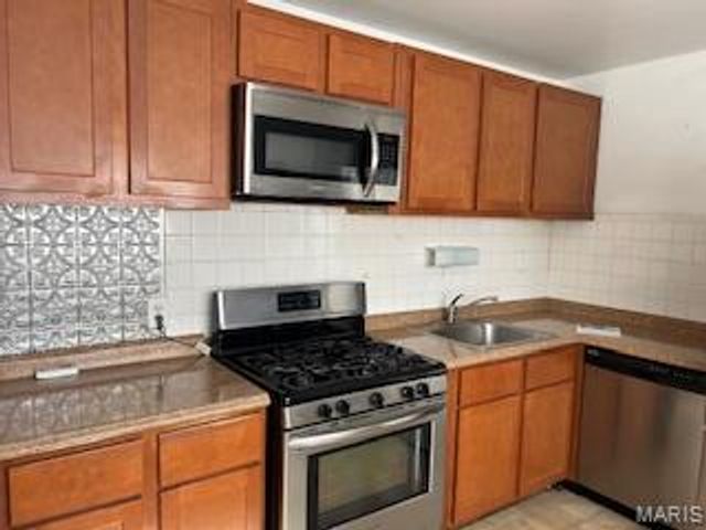 1546 Beecher Drive, St Louis, MO 63136