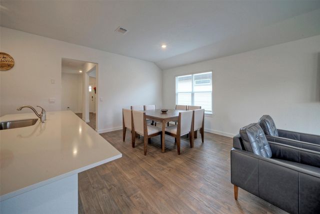 305 ELM CREEK DR, Hutto, TX 78634