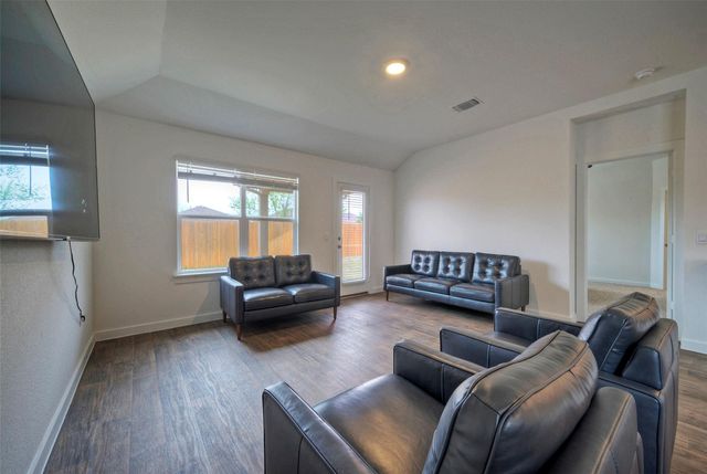 305 ELM CREEK DR, Hutto, TX 78634