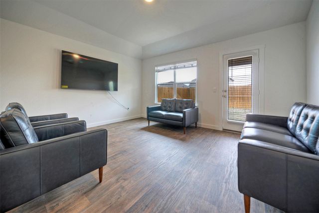 305 ELM CREEK DR, Hutto, TX 78634