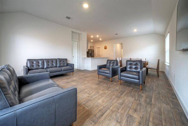 305 ELM CREEK DR, Hutto, TX 78634