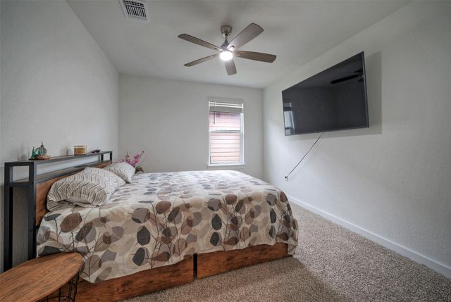 305 ELM CREEK DR, Hutto, TX 78634