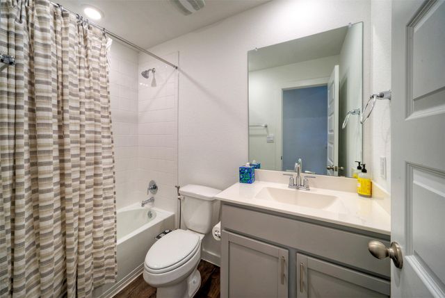 305 ELM CREEK DR, Hutto, TX 78634