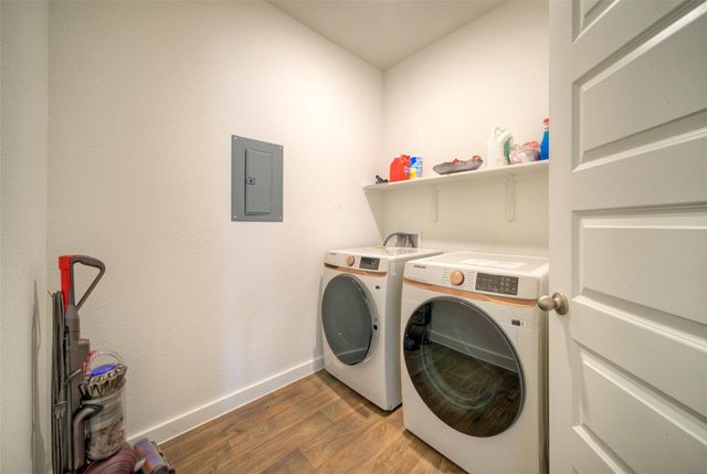 305 ELM CREEK DR, Hutto, TX 78634