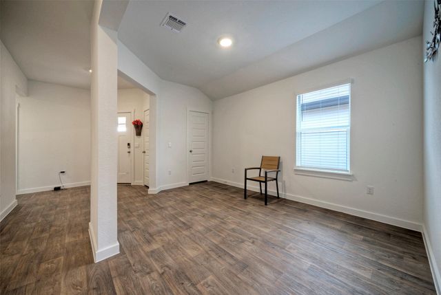 305 ELM CREEK DR, Hutto, TX 78634