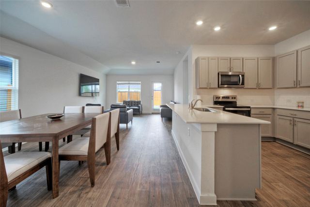 305 ELM CREEK DR, Hutto, TX 78634