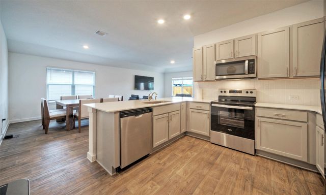 305 ELM CREEK DR, Hutto, TX 78634