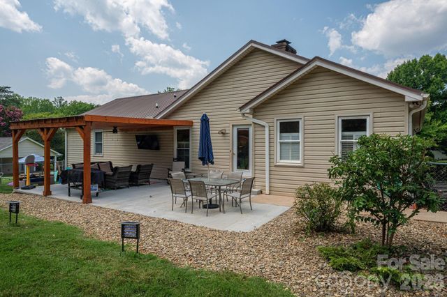 2610 Prince Drive, Lincolnton, NC 28092