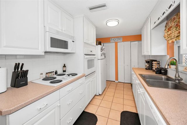 2053 JEFFERSON AVENUE, Dunedin, FL 34698