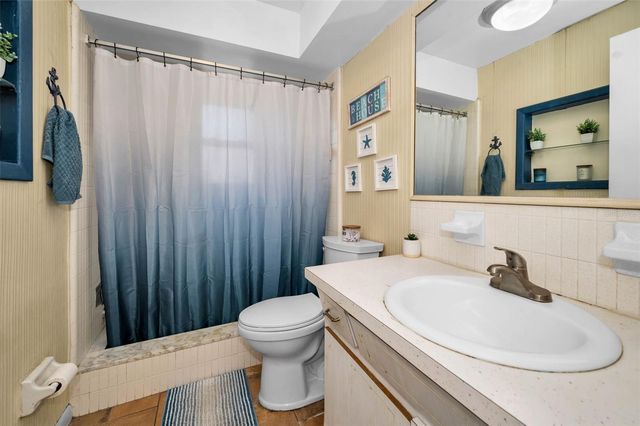 2053 JEFFERSON AVENUE, Dunedin, FL 34698