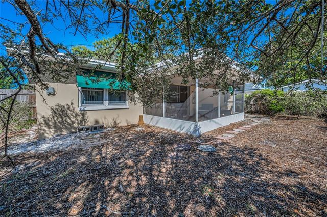 2053 JEFFERSON AVENUE, Dunedin, FL 34698