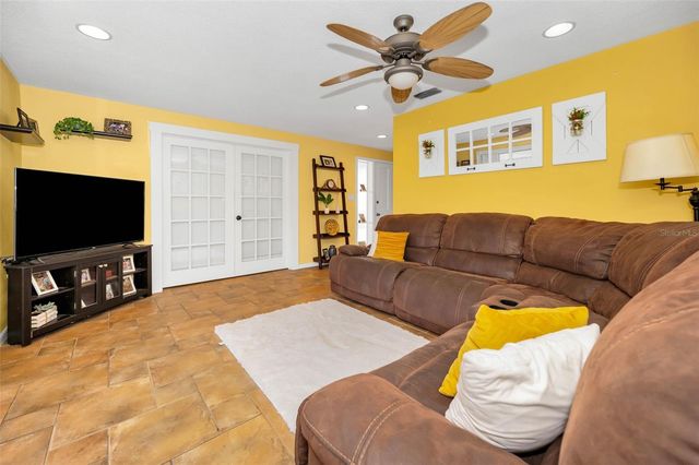 2053 JEFFERSON AVENUE, Dunedin, FL 34698