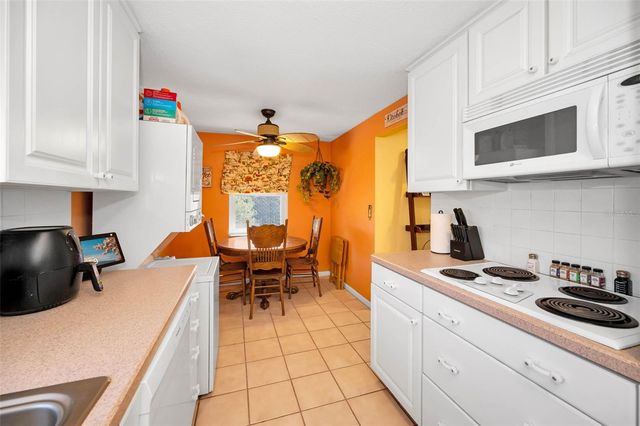 2053 JEFFERSON AVENUE, Dunedin, FL 34698