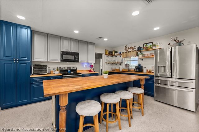 826 N Fox Lake Road, Avon Park, FL 33825