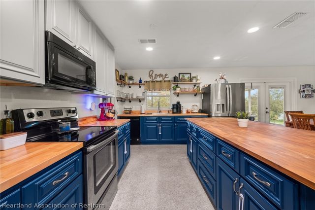 826 N Fox Lake Road, Avon Park, FL 33825