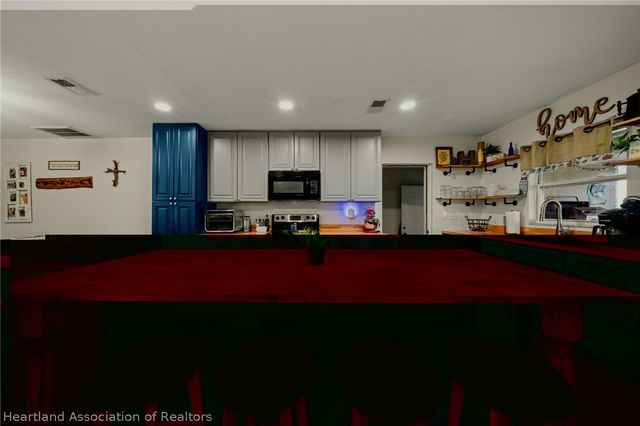 826 N Fox Lake Road, Avon Park, FL 33825