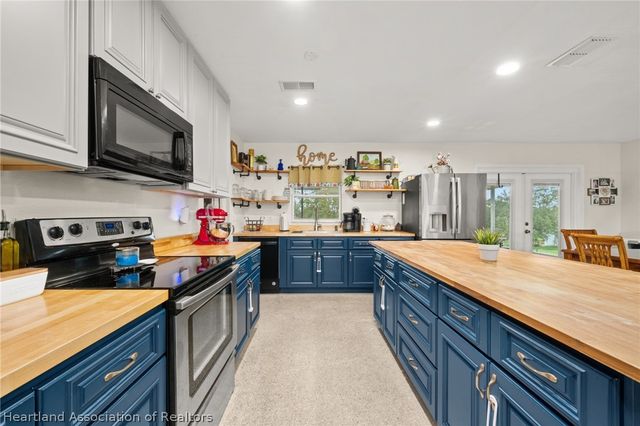 826 N Fox Lake Road, Avon Park, FL 33825