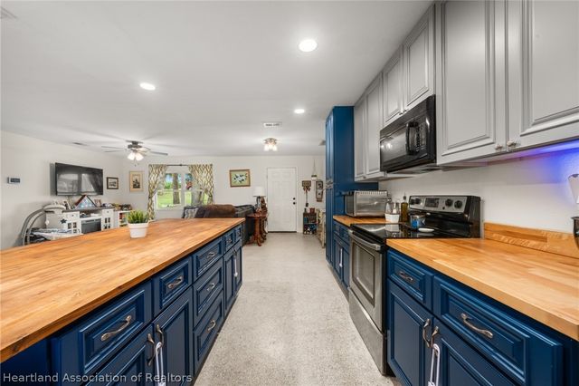 826 N Fox Lake Road, Avon Park, FL 33825