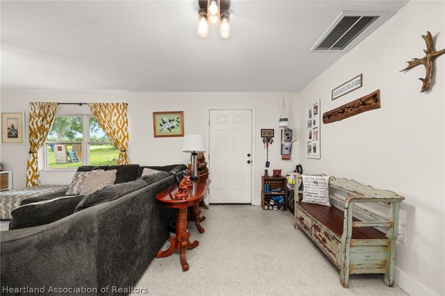 826 N Fox Lake Road, Avon Park, FL 33825