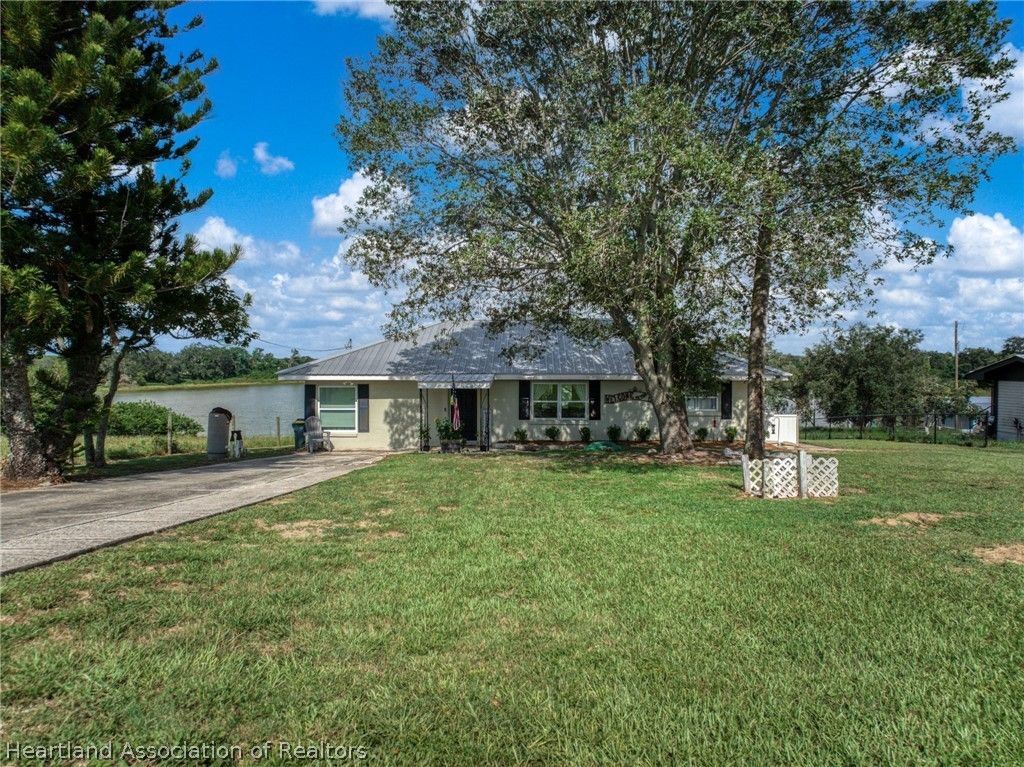 826 N Fox Lake Road, Avon Park, FL 33825