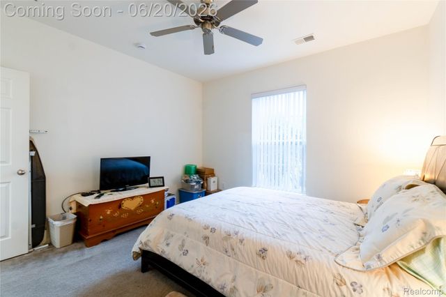 29726 Fox Run Circle, Warren, MI 48092