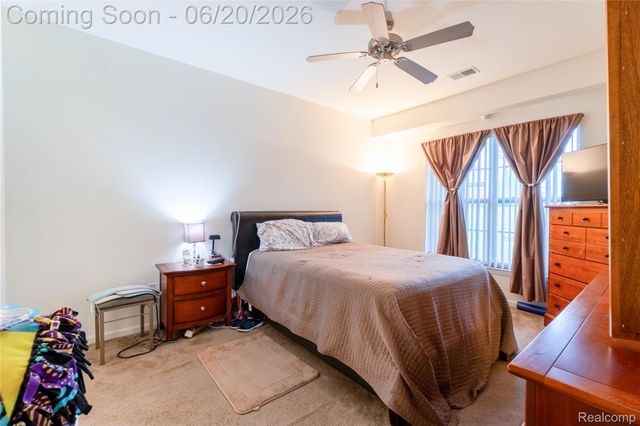 29726 Fox Run Circle, Warren, MI 48092