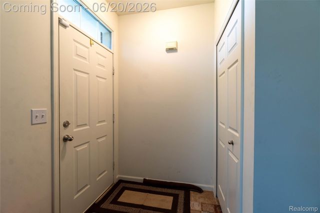 29726 Fox Run Circle, Warren, MI 48092