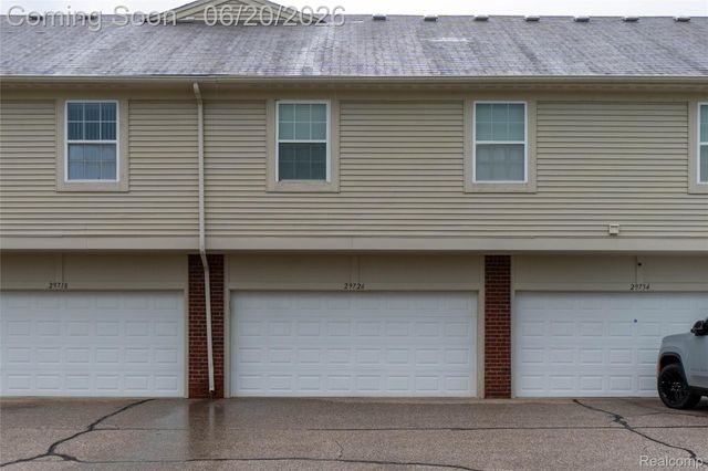 29726 Fox Run Circle, Warren, MI 48092