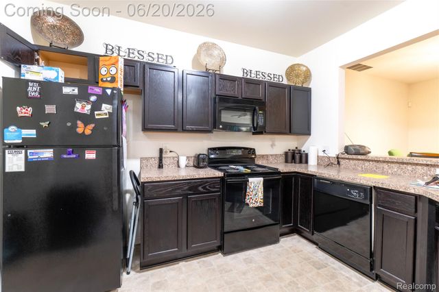 29726 Fox Run Circle, Warren, MI 48092