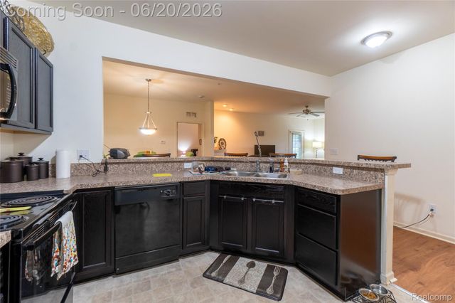 29726 Fox Run Circle, Warren, MI 48092