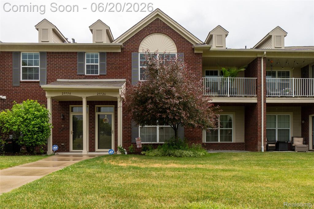 29726 Fox Run Circle, Warren, MI 48092