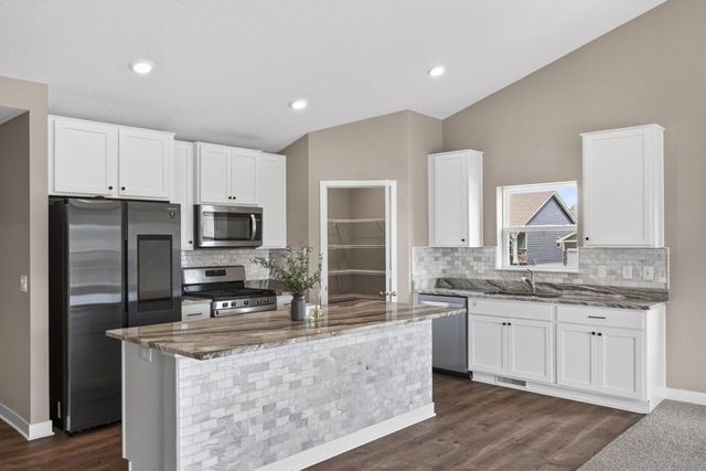 18099 Heirloom Court, Lakeville, MN 55044