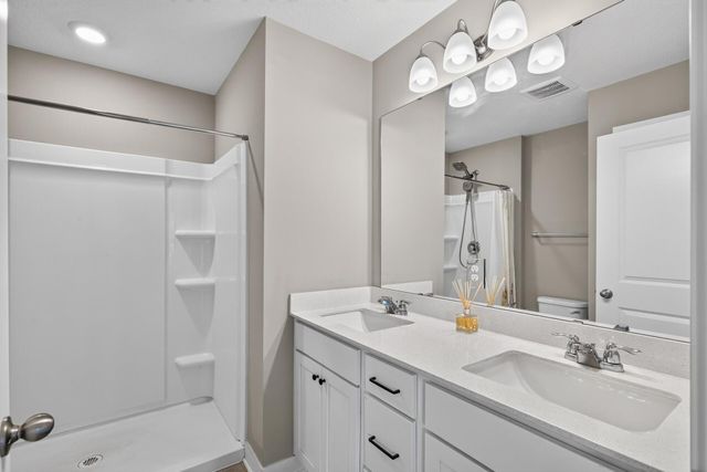 18099 Heirloom Court, Lakeville, MN 55044