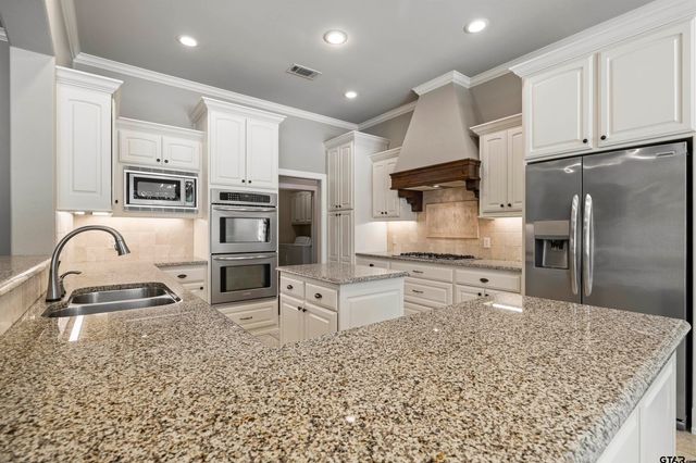 6446 Rochester Way, Tyler, TX 75703