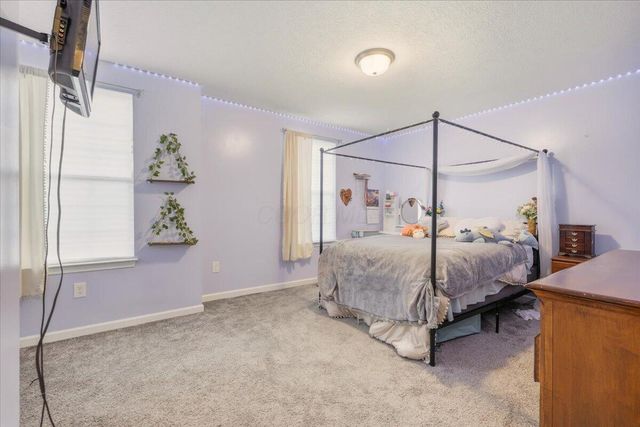 211 Leather Leaf Circle, Sunbury, OH 43074