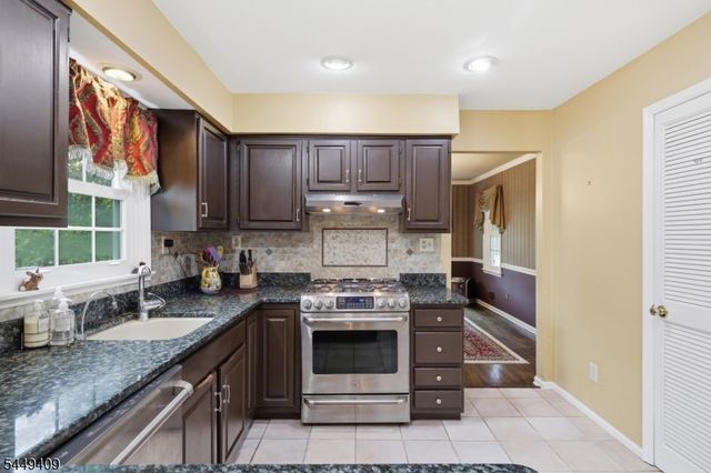 41 Alpine Way, Raritan Boro, NJ 08869