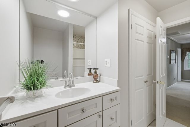 41 Alpine Way, Raritan Boro, NJ 08869