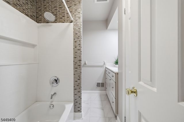 41 Alpine Way, Raritan Boro, NJ 08869