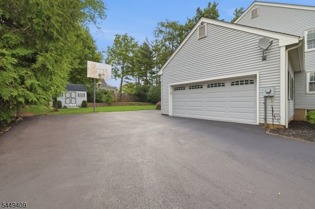 41 Alpine Way, Raritan Boro, NJ 08869